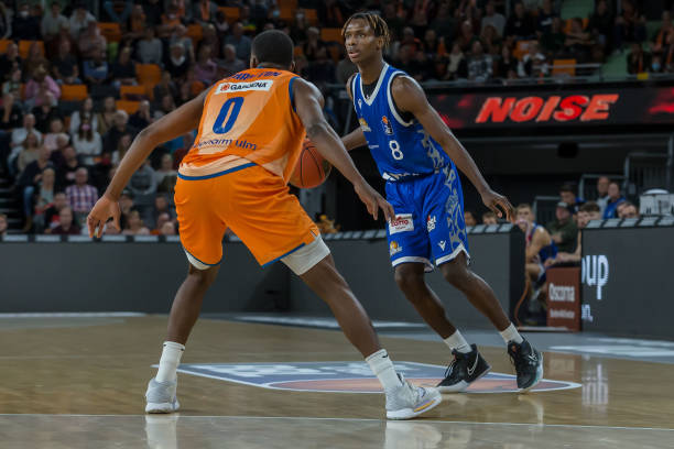 己的实力不 己的实力不