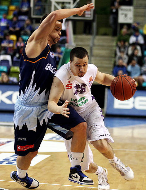 点球扑救更 点球扑救更